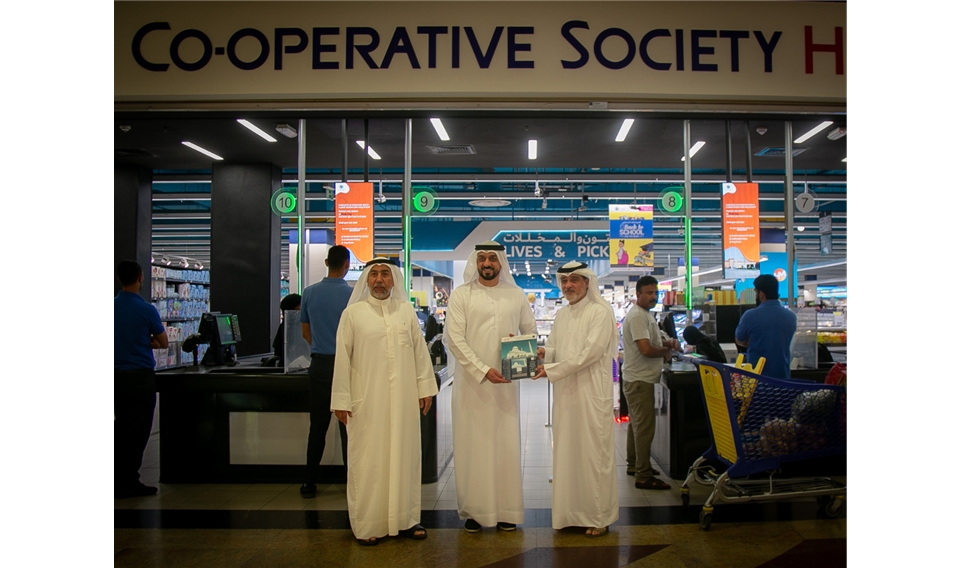 IACAD presents 6,000 copies of the Hijri calendar 1445 AH to Union Coop customers through sales outlets