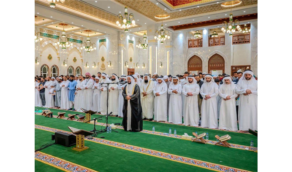 Over 15,000 Worshippers Gathered to Follow Alafasy at the Sheikha Hind Mosque in Zabeel
