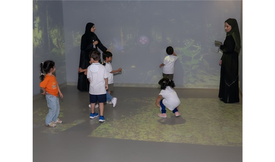 "حضانة الفريج" تنظم زيارة تعليمية لغرفة المعرفة المستدامة لتعزيز الوعي البيئي والديني لدى الأطفال