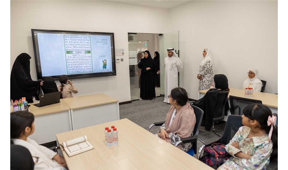 Director General of Islamic Affairs in Dubai Reviews Activities of the “Gheras Summer” Program During Visit to Al-Mizhar Islamic Cultural Center